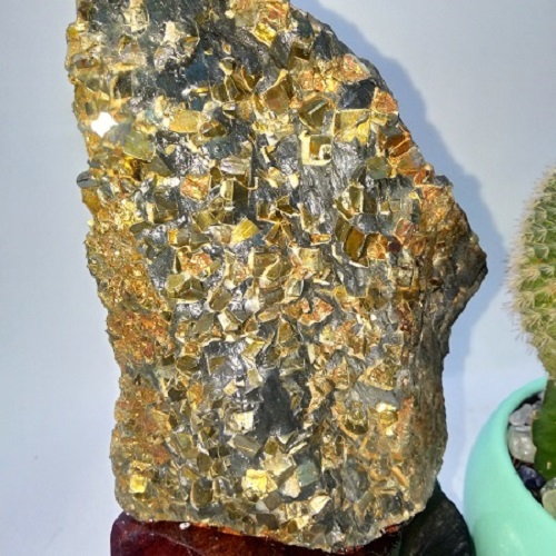 Đá Phong thuỷ vàng găm