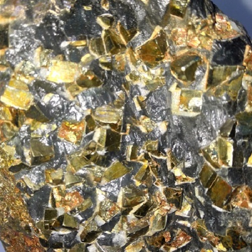 Đá Phong thuỷ vàng găm