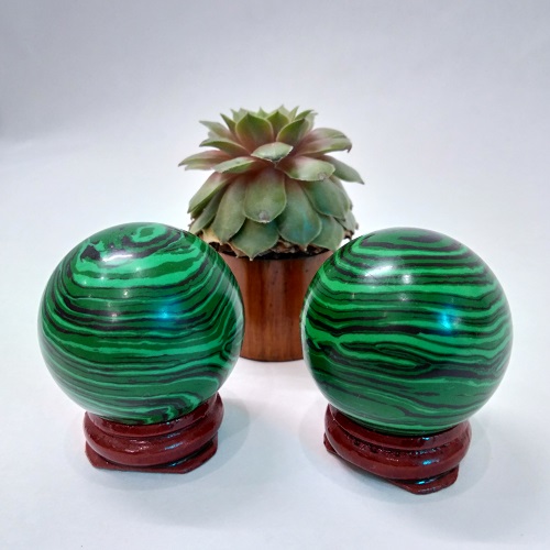 Quả cầu đá lông công Malachite