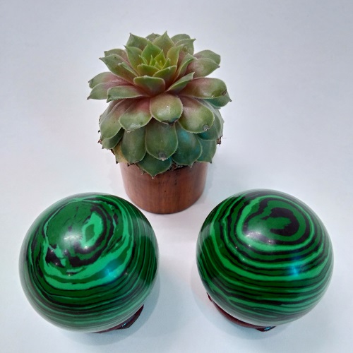 Quả cầu đá lông công Malachite