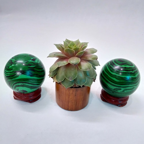 Quả cầu đá lông công Malachite