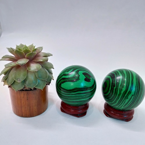 Quả cầu đá lông công Malachite