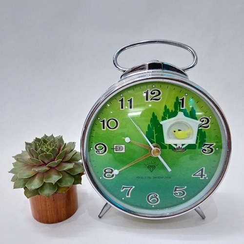 Đồng hồ để bàn báo thức cơ cót DH016