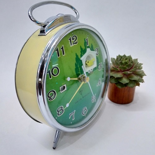 Đồng hồ để bàn báo thức cơ cót DH016