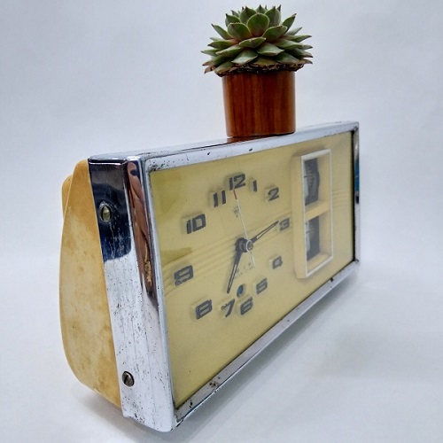 Đồng hồ để bàn báo thức cơ cót DH017