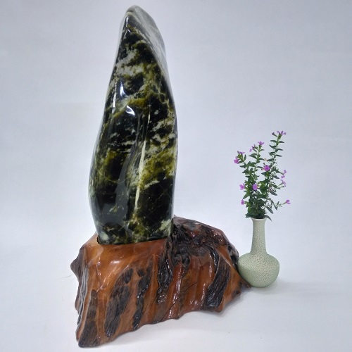 Cây đá phong thủy ngọc serpentine