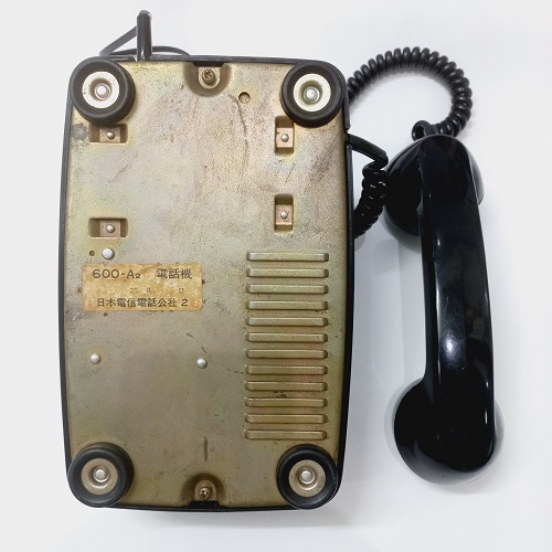 Điện thoại bàn quay số cổ xưa