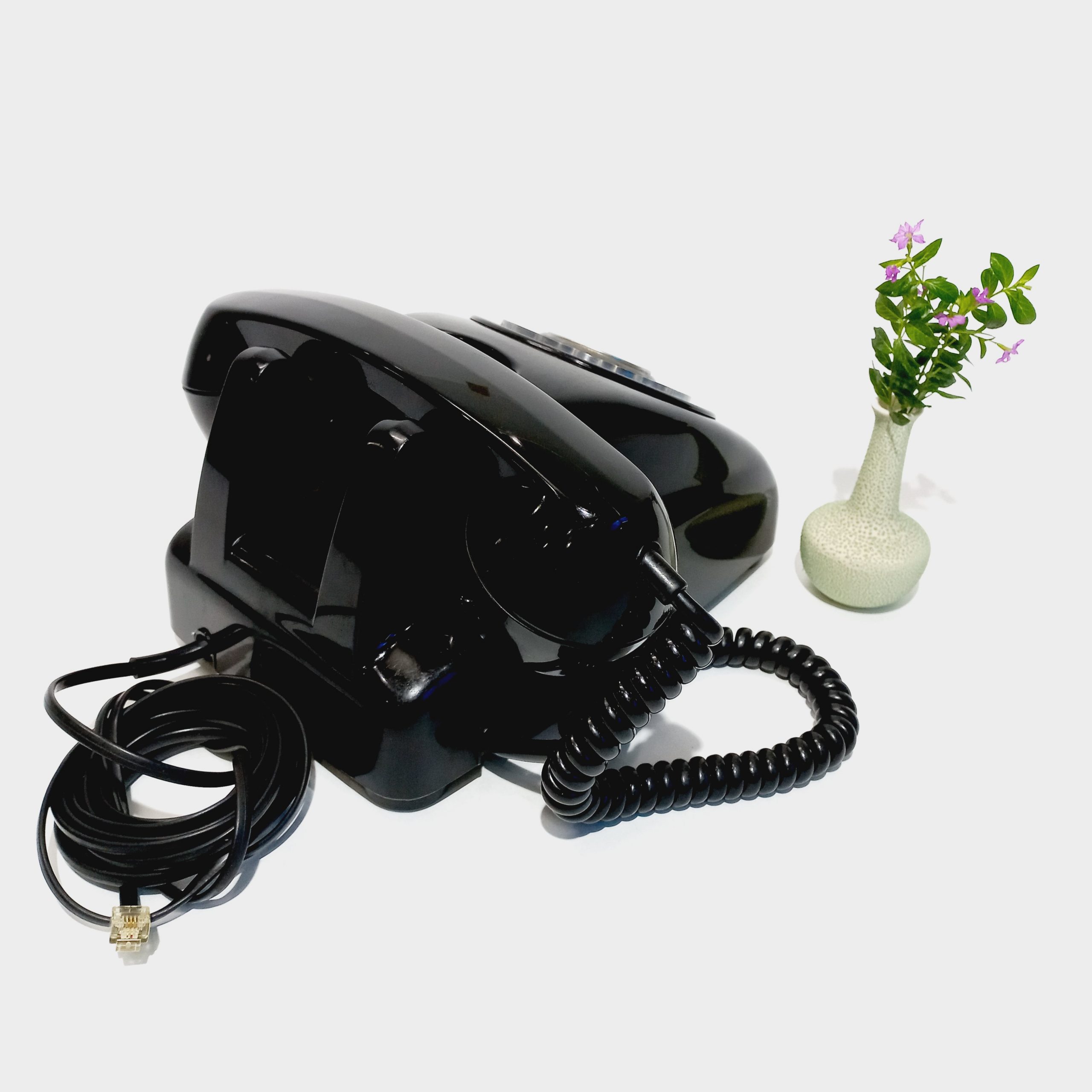 Điện thoại bàn quay số cổ xưa