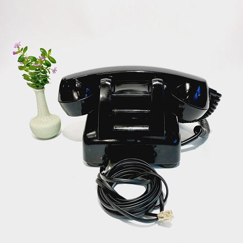 Điện thoại bàn quay số cổ xưa