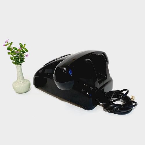 Điện thoại bàn quay số cổ xưa