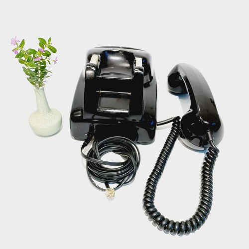 Điện thoại bàn quay số cổ xưa